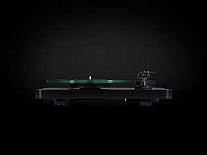 ������ NAD C558